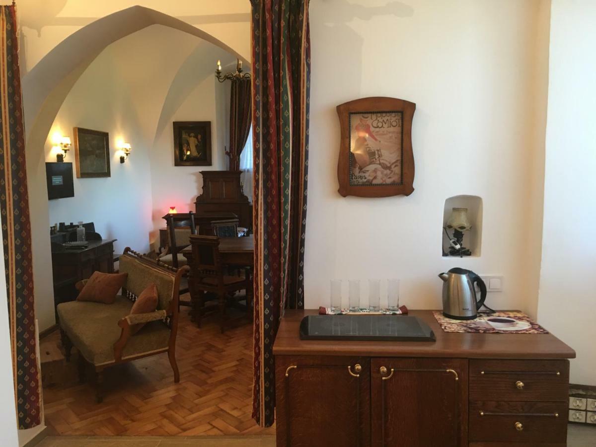 Gothic House Apartments 克雷姆尼察 外观 照片