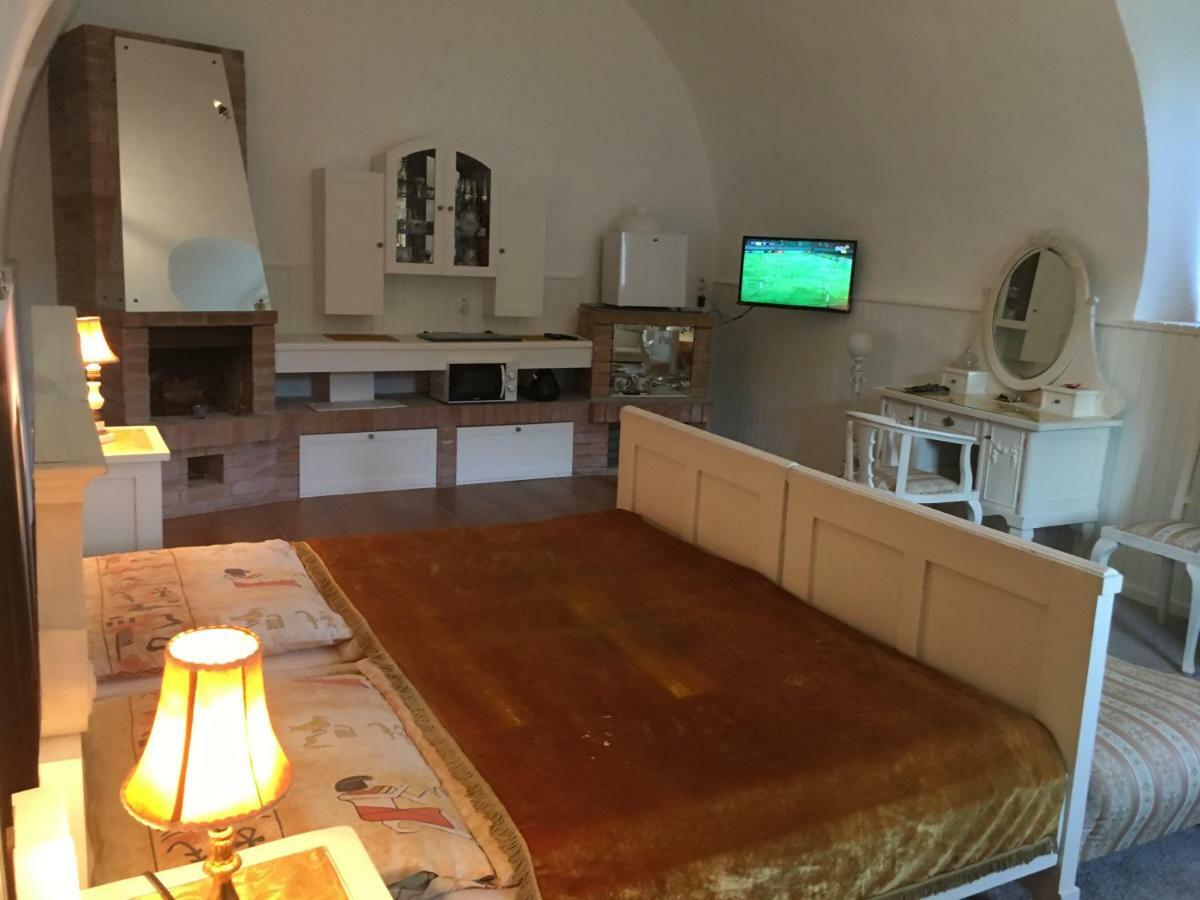 Gothic House Apartments 克雷姆尼察 外观 照片